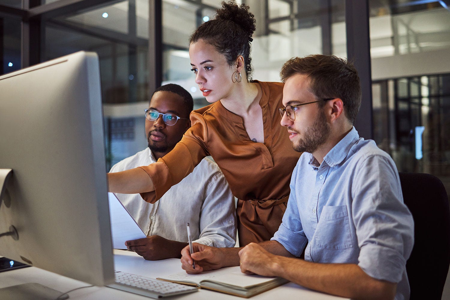 two-man-and-a-woman-looking-at-desktop
