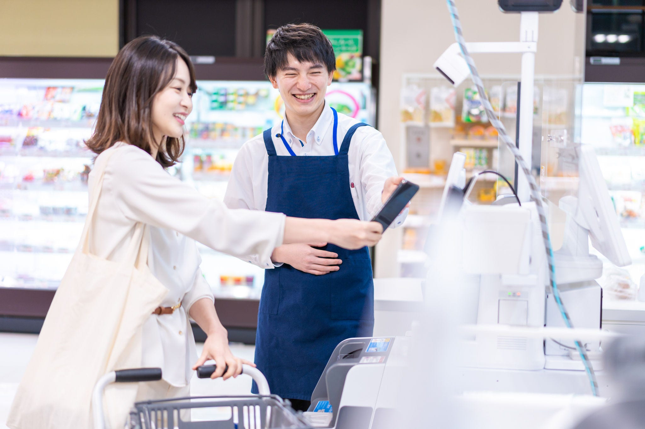 A clerk and a customer recommending electronic payment